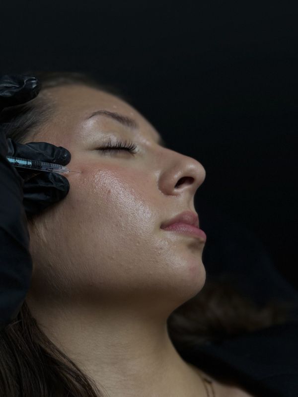 Paupières tombantes et regard fatigué