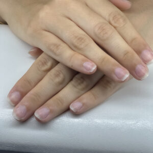 Démaquillage de l'ongle (mains ou pieds)