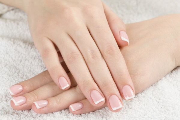 Onglerie – Option French (mains ou pieds)