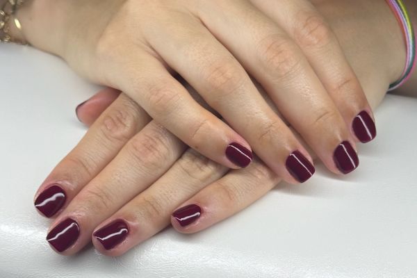 Onglerie – Dépose + repose semi-permanent (mains ou pieds)