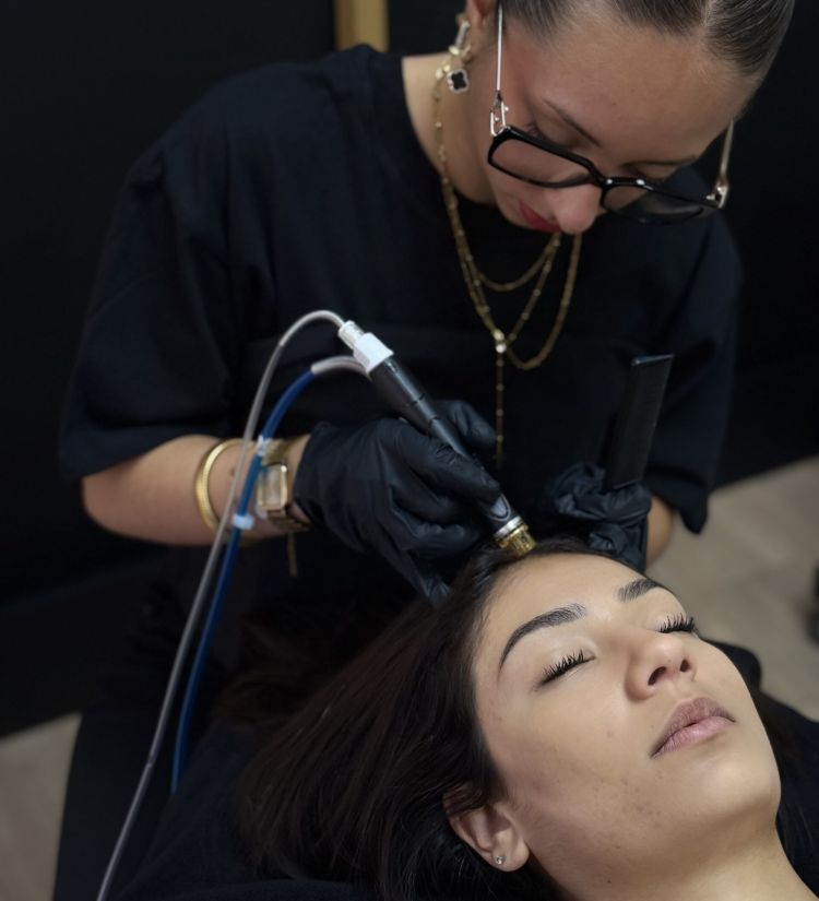 Cheveux affin&eacute;s, manque de densit&eacute; et de volume
